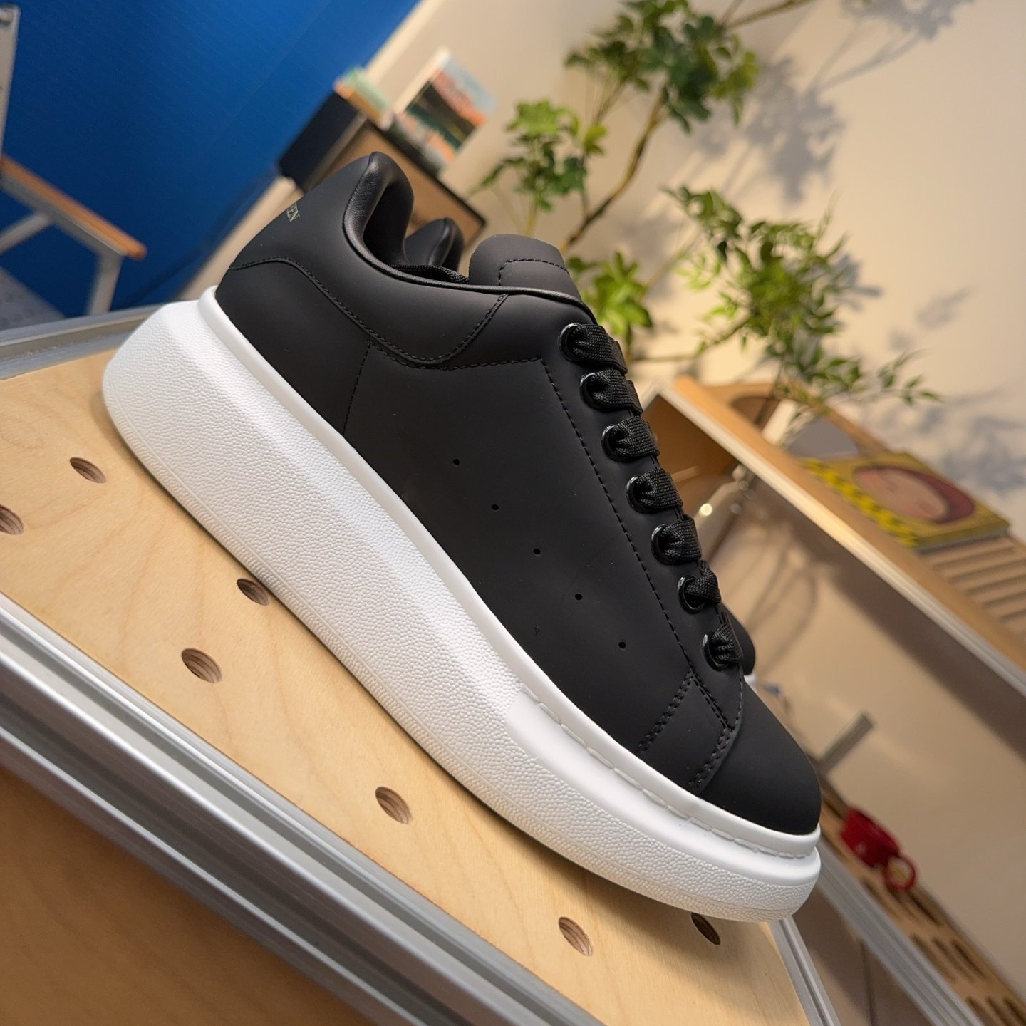 Alexander McQueen Black & White - HouseofKickz