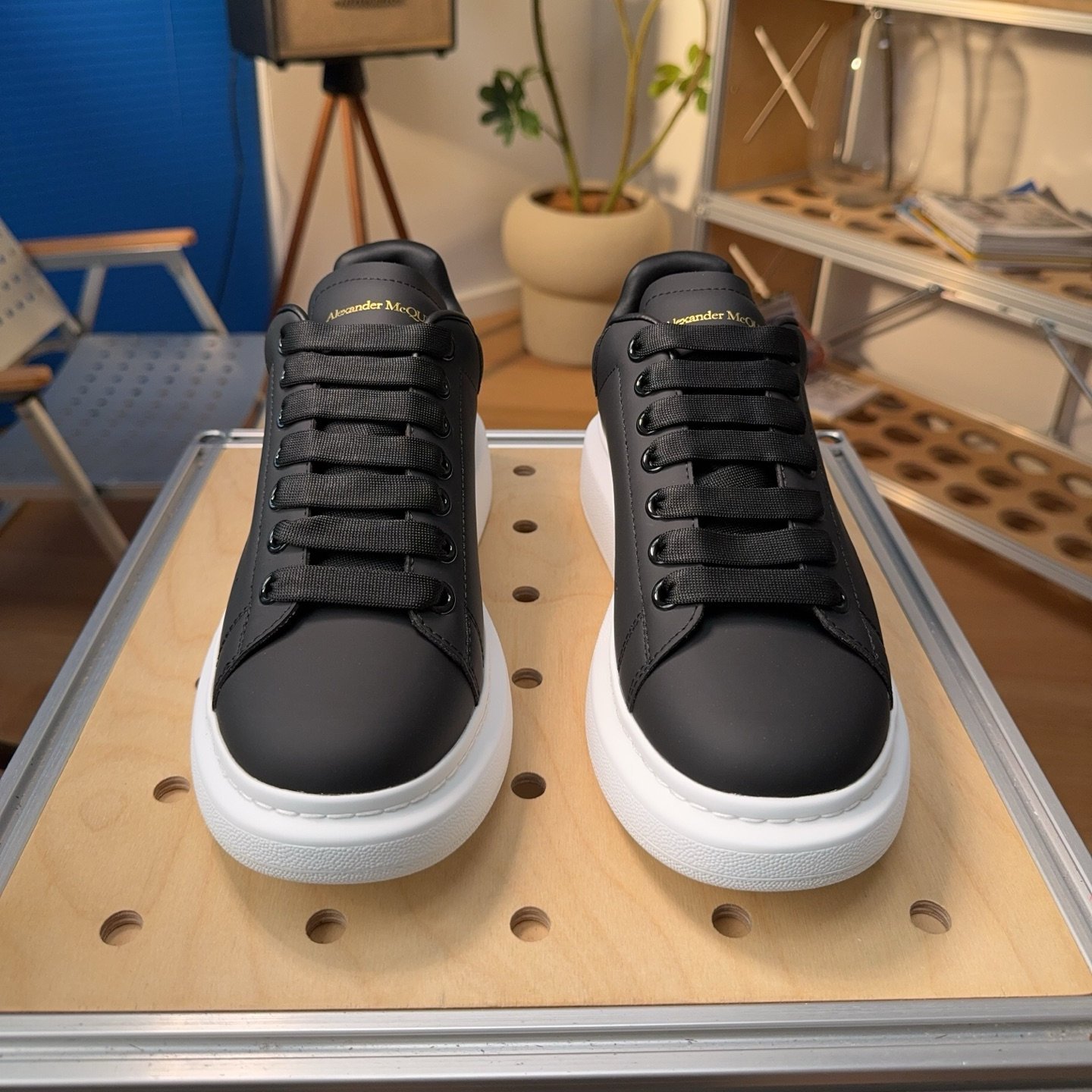 Alexander McQueen Black & White - HouseofKickz