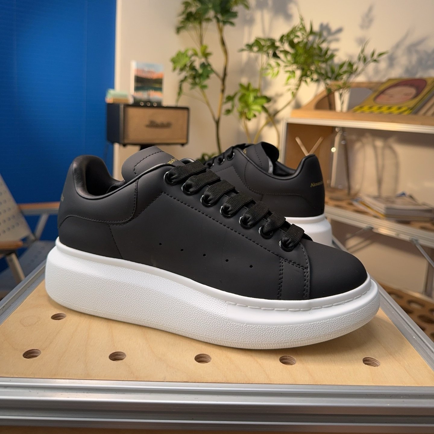 Alexander McQueen Black & White - HouseofKickz