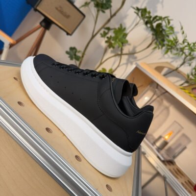 Alexander McQueen Oversized Smooth Black - HouseofKickz