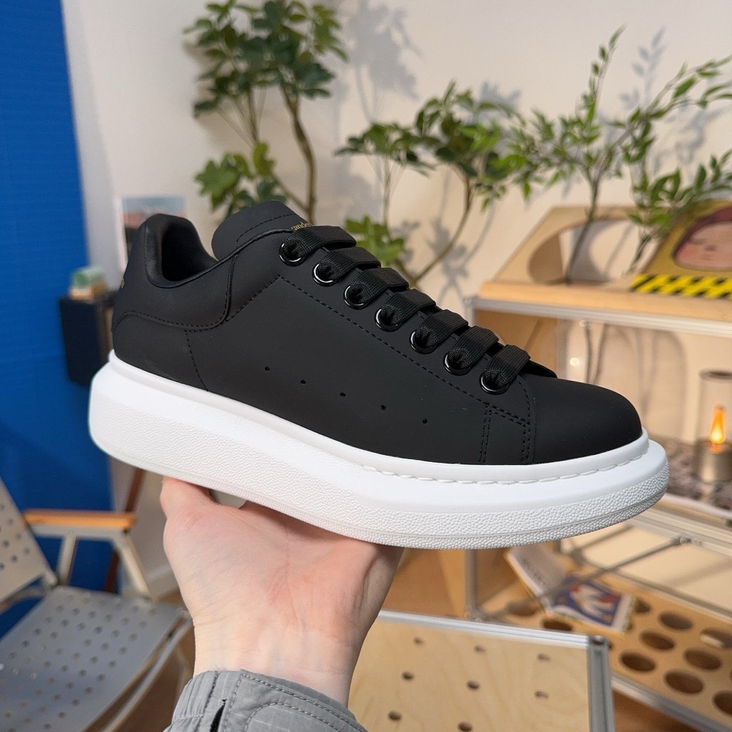 Alexander McQueen Oversized Smooth Black - HouseofKickz