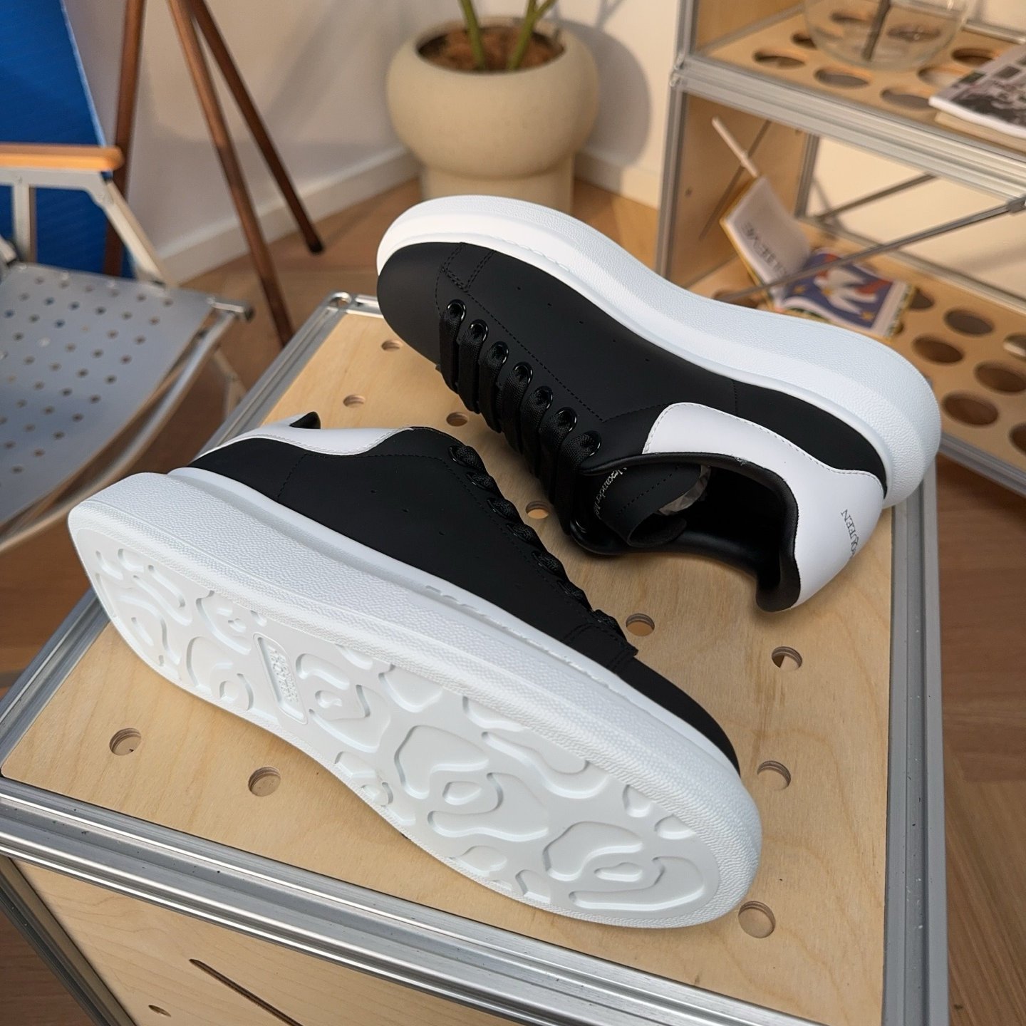Alexander McQueen Oversized Sneaker in Black/White - HouseofKickz