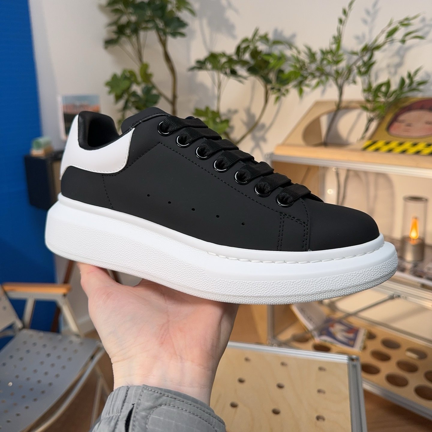 Alexander McQueen Oversized Sneaker in Black/White - HouseofKickz