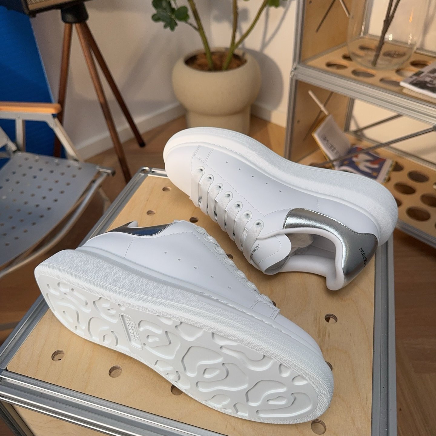 Alexander McQueen Oversized Sneaker 'Silver Classic' - HouseofKickz