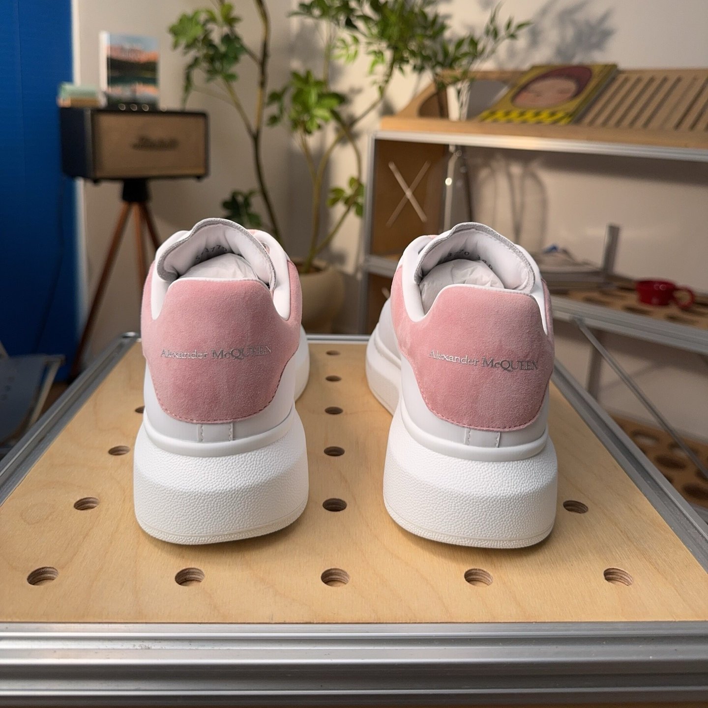 Alexander mcqueen sneakers white pink hotsell - HouseofKickz