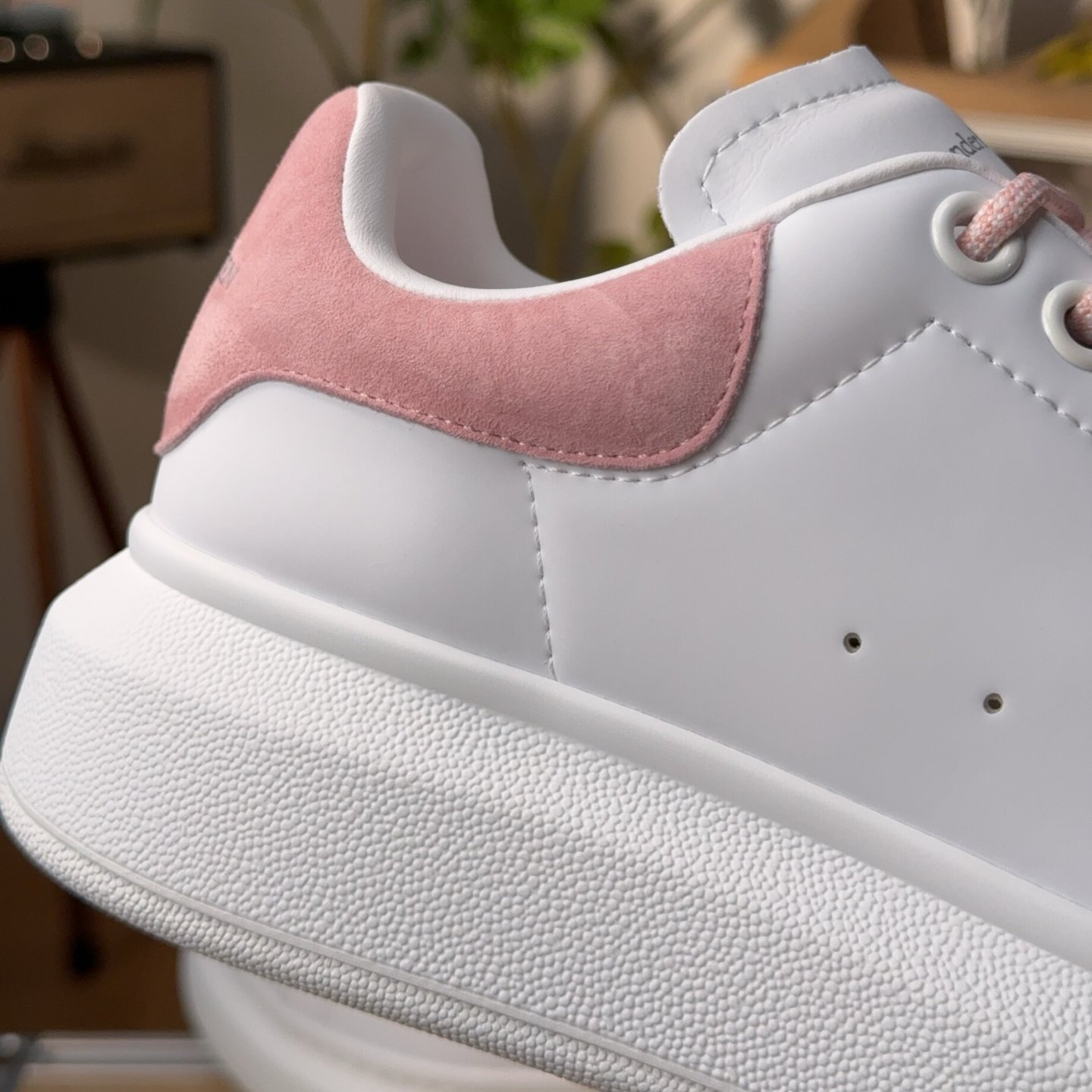 Alexander mcqueen sneakers white pink hotsell - HouseofKickz