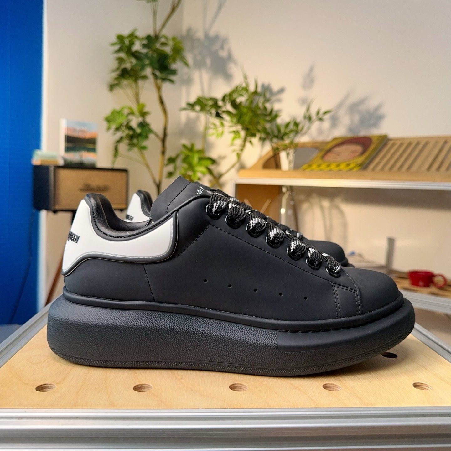 Alexander McQueenOversized Sneaker 'Black' - HouseofKickz